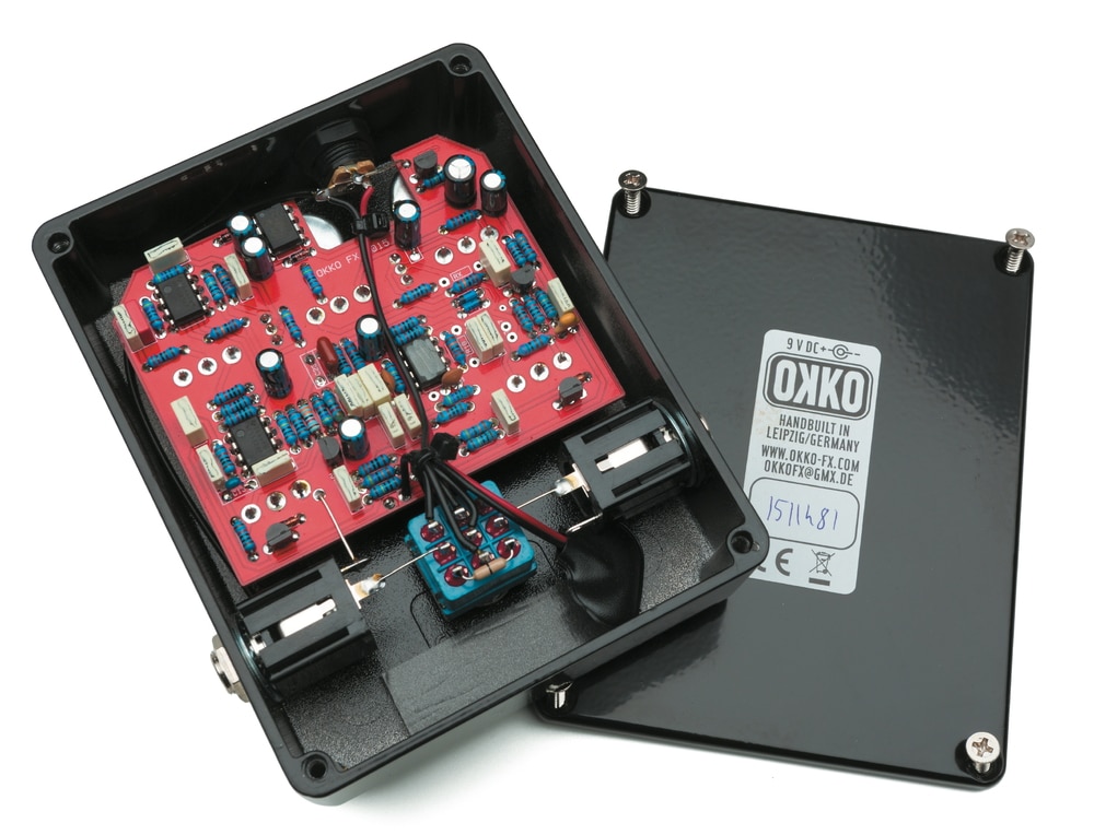 Okko Dominator MKII Black and Red_03