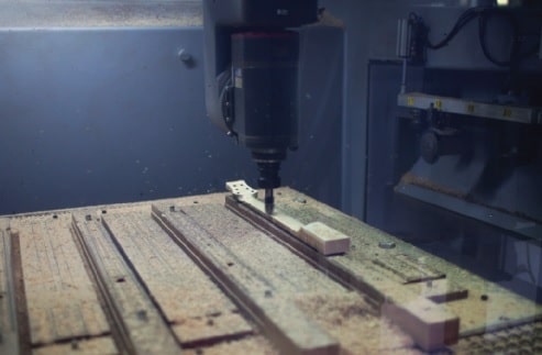 Hals in der CNC-Fräse