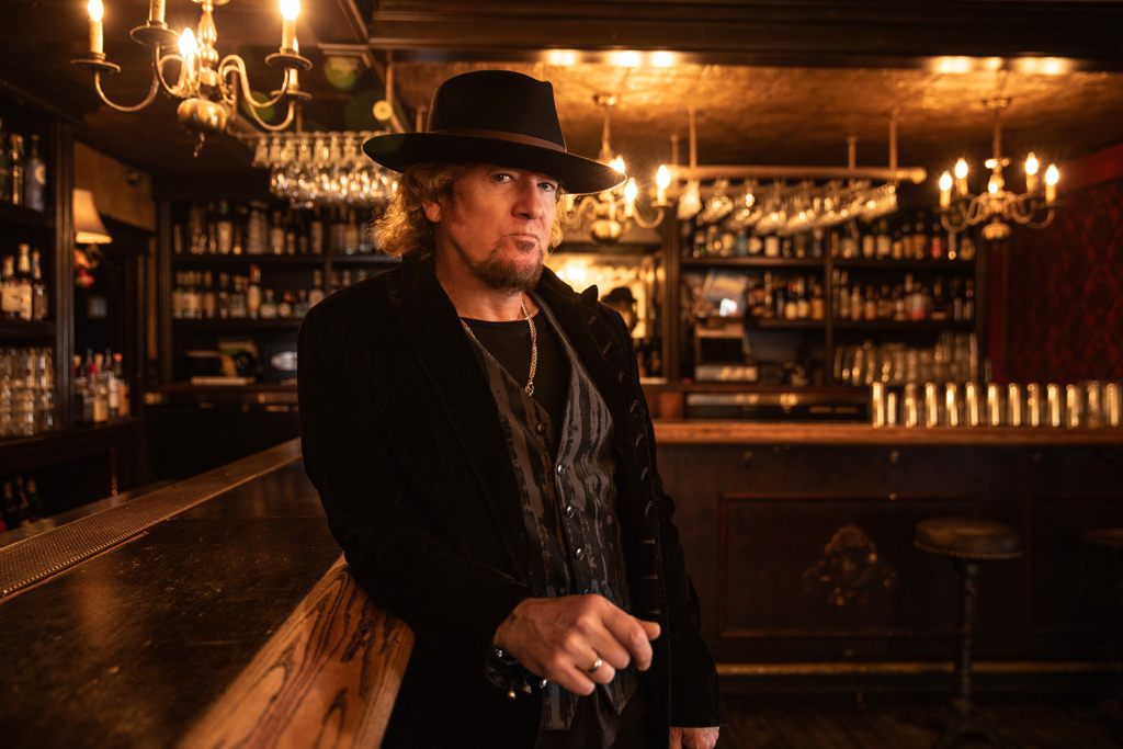 Adrian Smith & Richie Kotzen: 'Black Light Echoes' – Eine musikalische Reise voller Energie und Harmonie