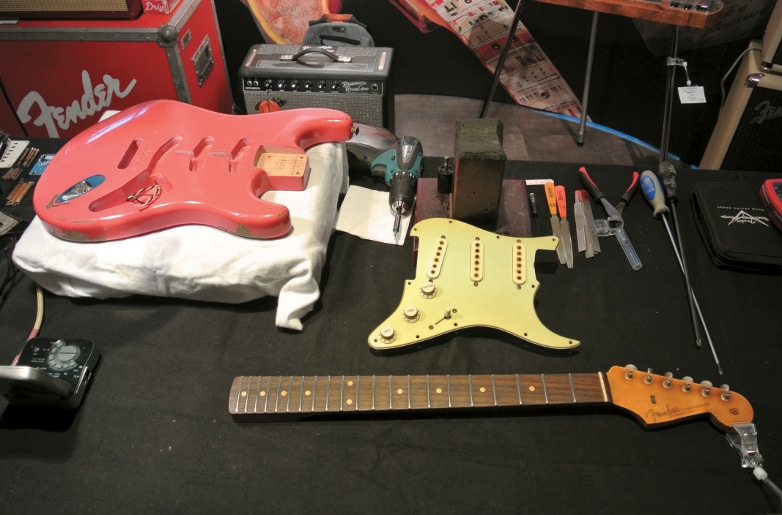 Fender Custom Shop Strat in Einzelteilen