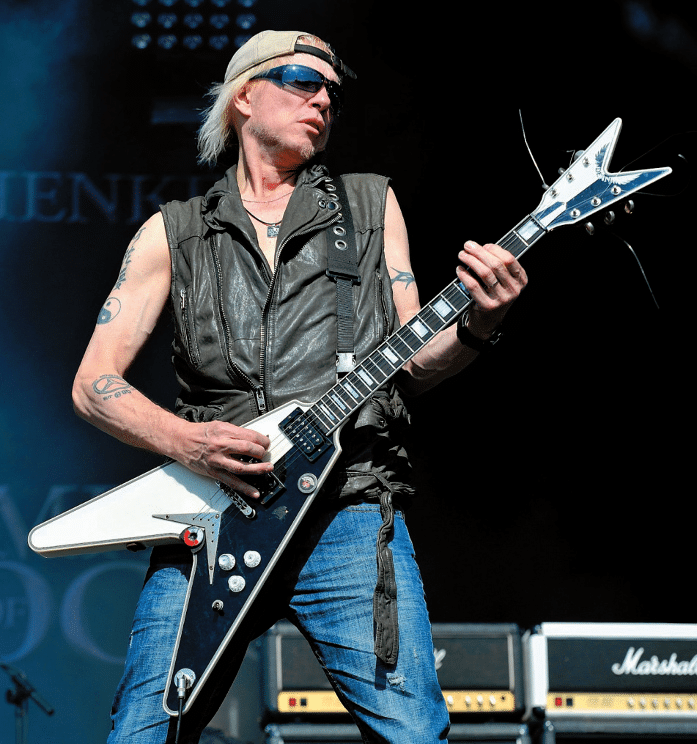 Michael Schenker mit Dean Signature V