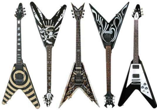 Verschiedene Gitarren, die in der Metalszene genutzt werden.