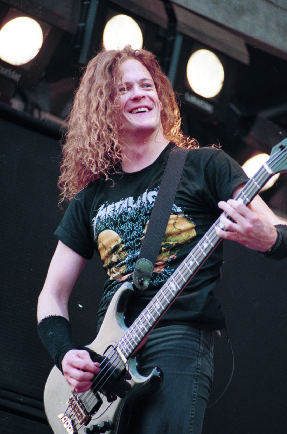 Jason Newsted mit Gitarre