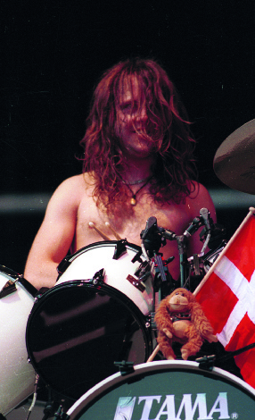 Lars Ulrich mit Gitarre