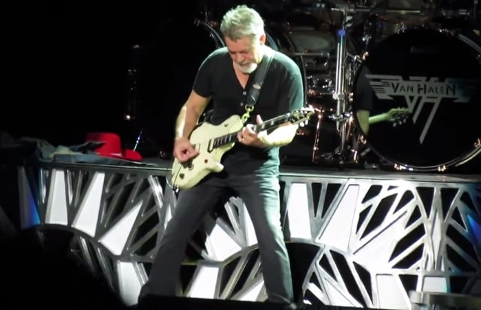 Eddie Van Halen mit Gitarre