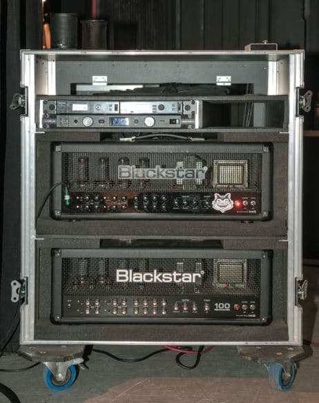 Kurtzkes Rack mit Shure Wireless, Furman Power Conditioner und Blackstar HT 100 Tops