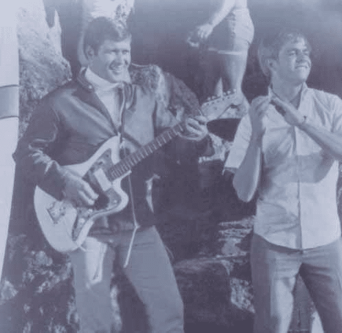 Gitarre-spielen-am-strand