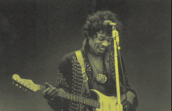Jimi Hendrix lachend auf der Bühne mit Strat