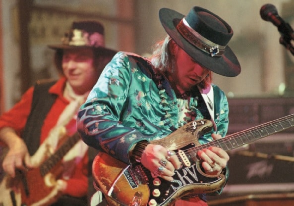 SRV mit Gitarre aka Stevie Ray Vaughan