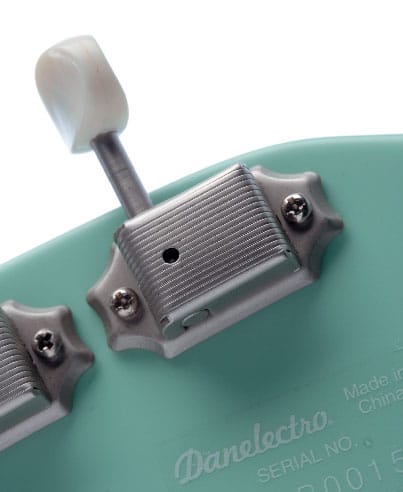 danelectro_56_single_cutaway_bass_2