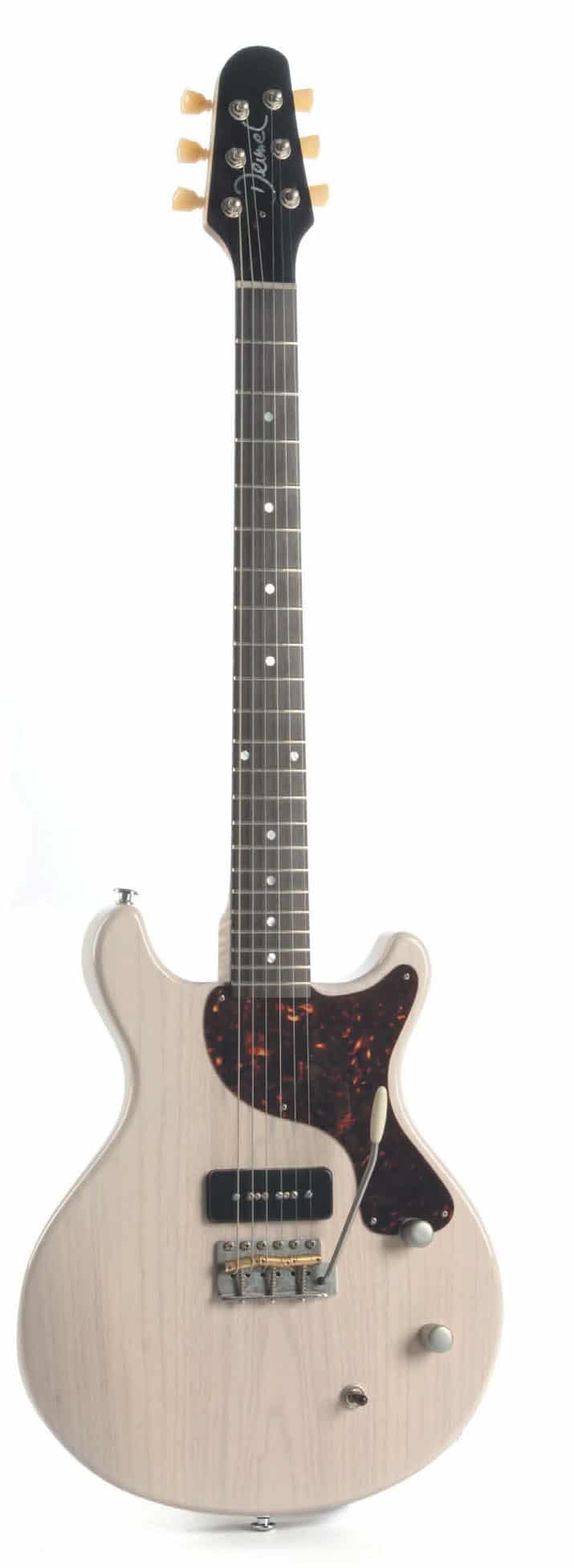 E-Gitarre von Deimel Guitarworks, weiß, stehend