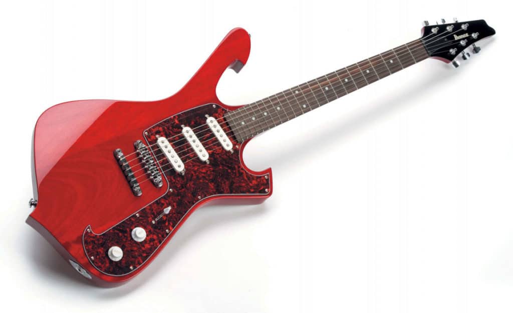 E-Gitarre von Ibanez, rot, liegend