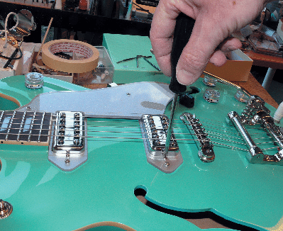 epiphone-Pickuphöhe-justieren