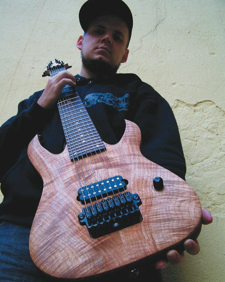 Der Autor mit seiner ersten 8-String im Jahre 2010