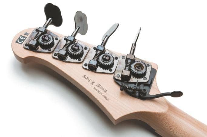 billy-sheehan-besteck-bass-d-tuner