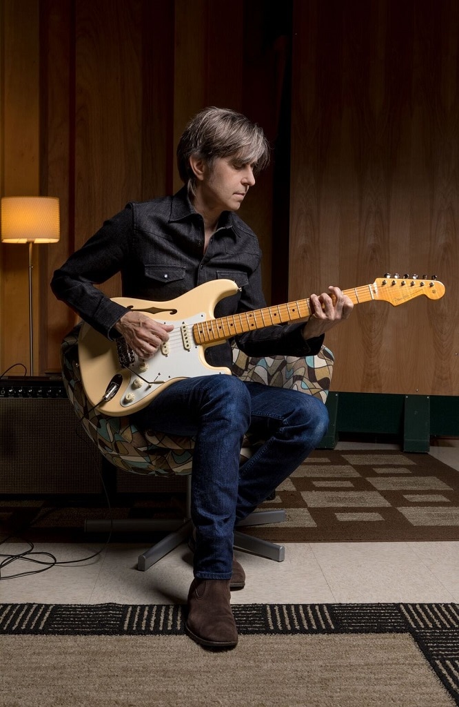 Eric Johnson mit seiner Fender Stratocaster