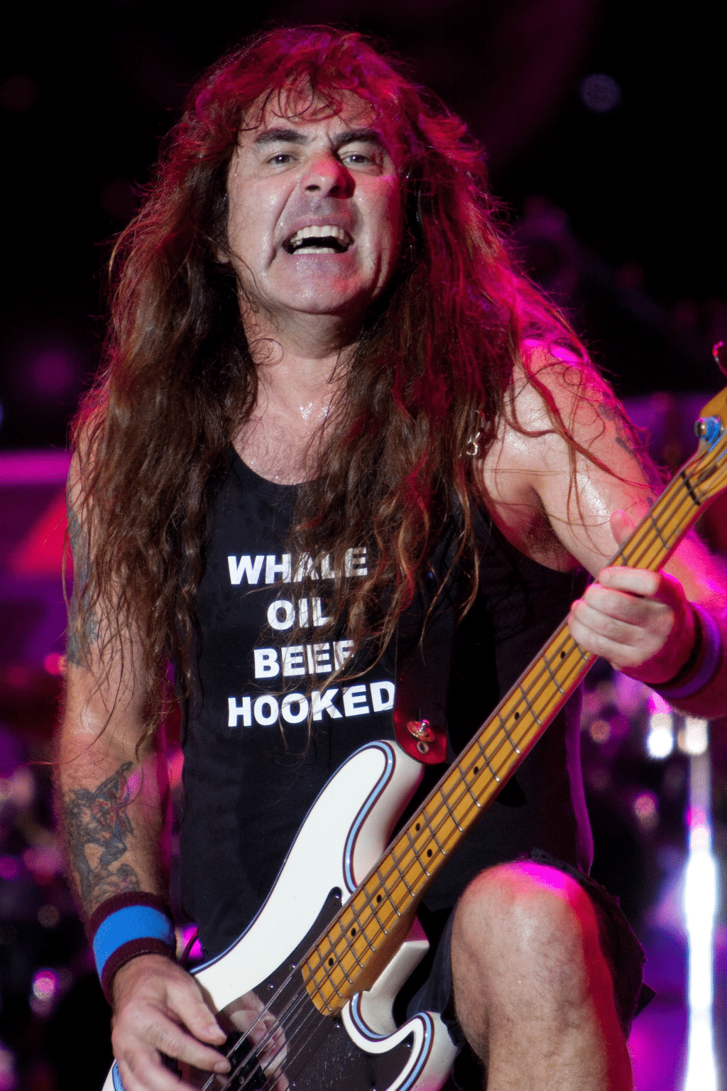 Steve Harris mit Fender Precision auf der Bühne