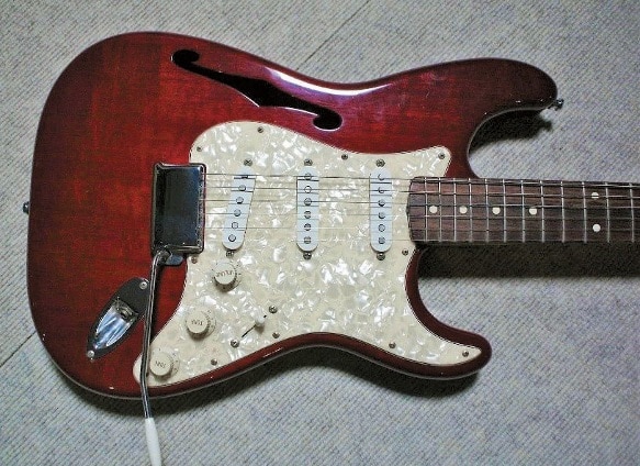 Fender Thinline Strat