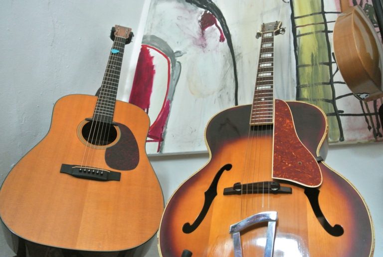Aufbewahrung von Akustikgitarren | GITARRE & BASS