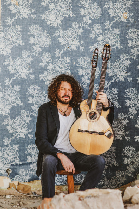 When east meets west Max Clouth GITARRE & BASS