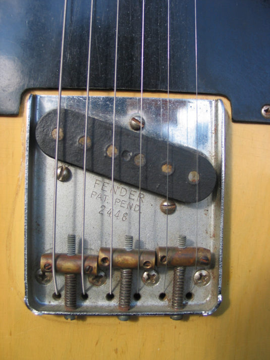 Fender „Blackguard“-Saitenaufhängung mit Messingreitern